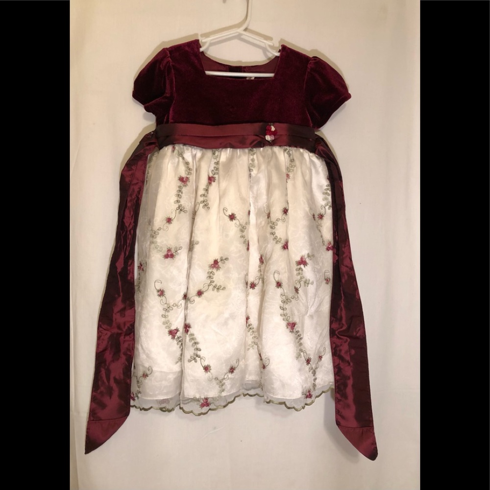 Girls fancy dress size 5/6 White/ maroon short slv